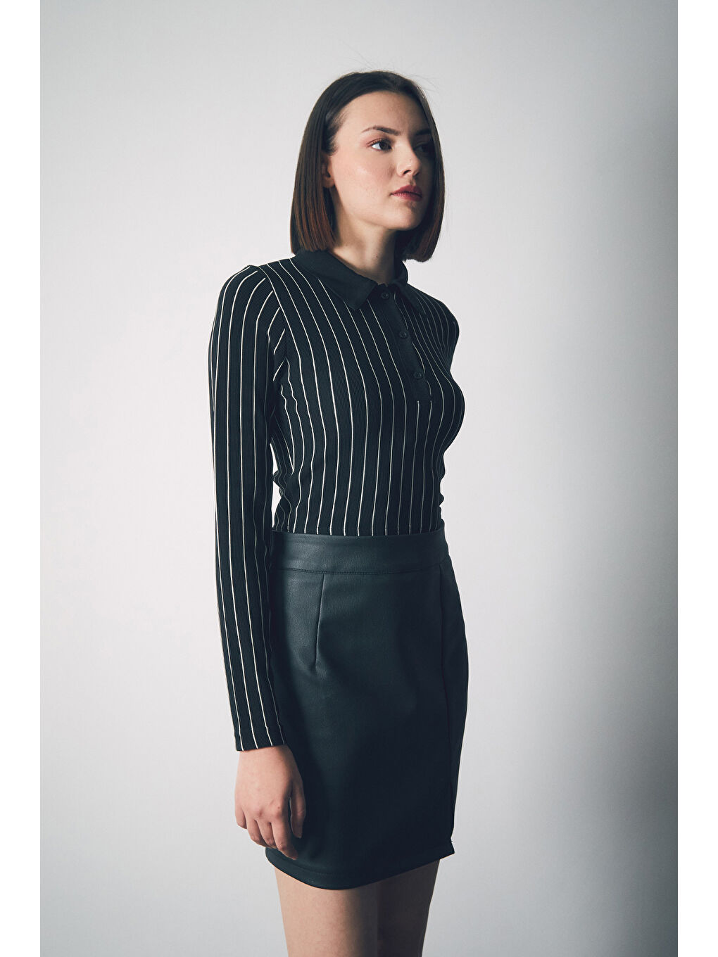 Siyah Çizgili Yarım Düğmeli Crop Bluz-3