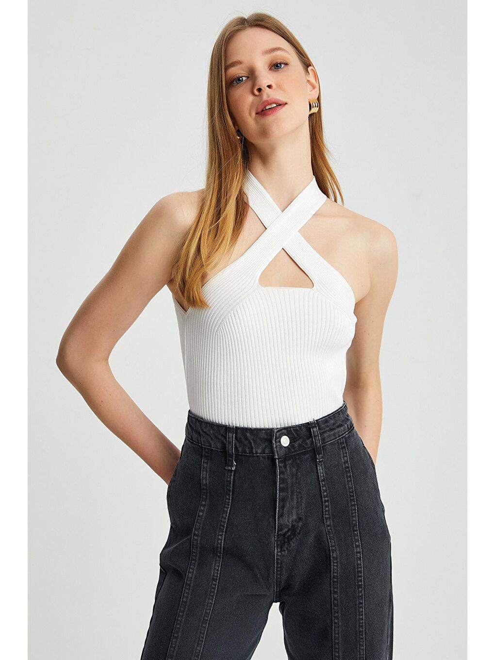 Beyaz Kadın Önden Çapraz Askı Detaylı Triko Bluz-2