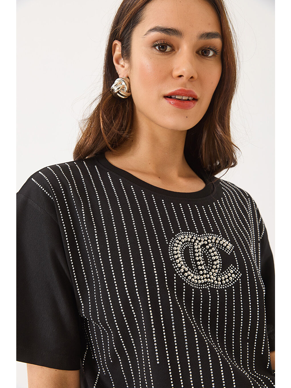 Siyah Kadın Bisiklet Yaka Kısa Kollu Boncuk Taş Baskılı Salaş T-Shirt