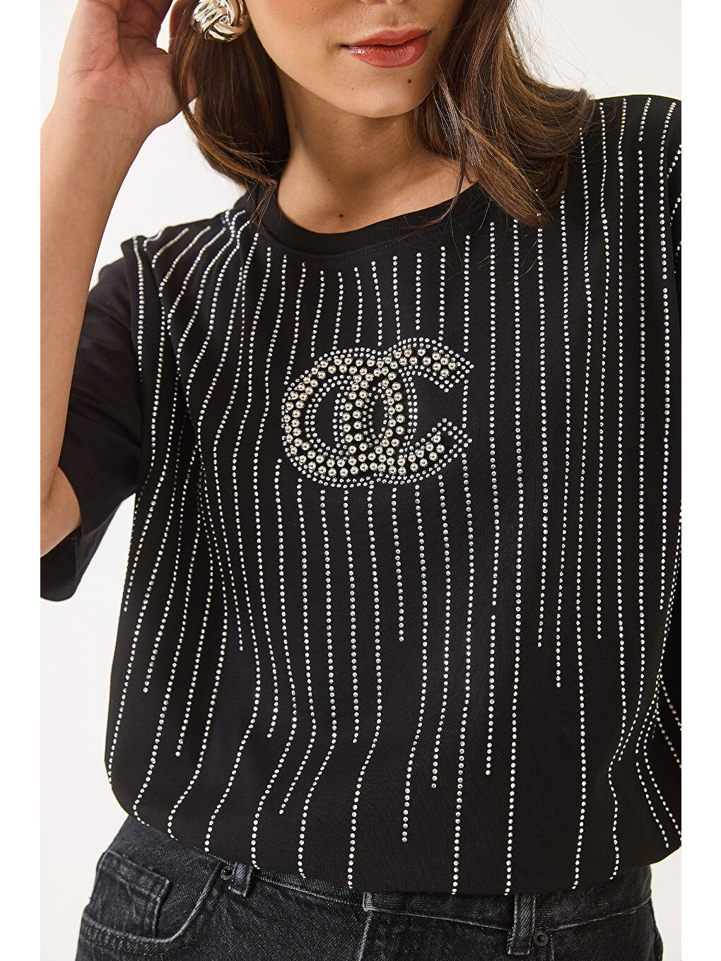 Siyah Kadın Bisiklet Yaka Kısa Kollu Boncuk Taş Baskılı Salaş T-Shirt-1