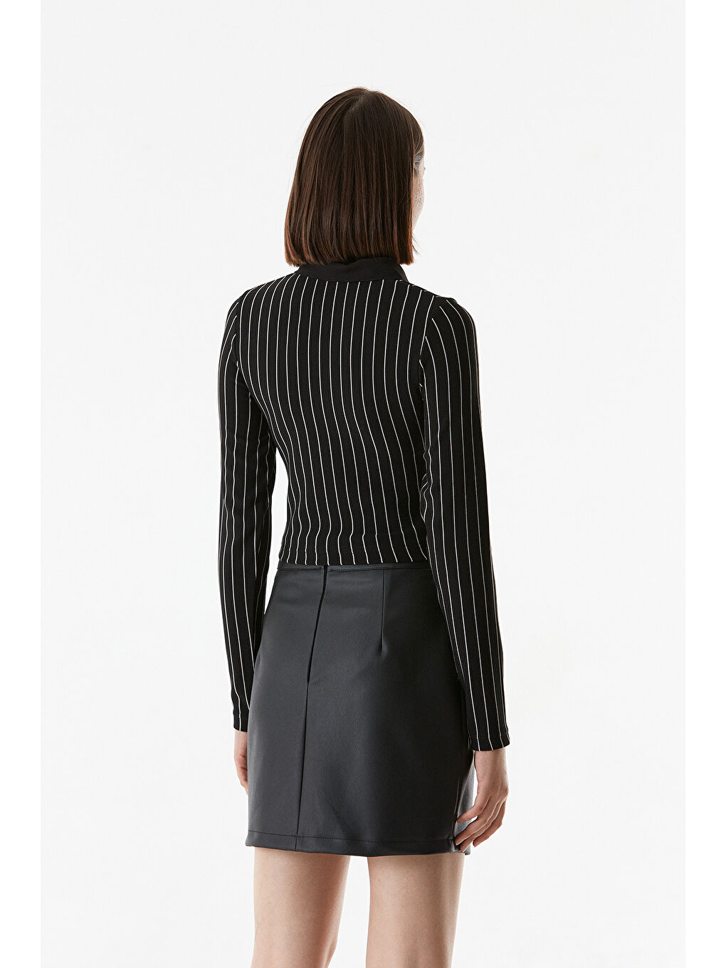 Siyah Çizgili Yarım Düğmeli Crop Bluz-4