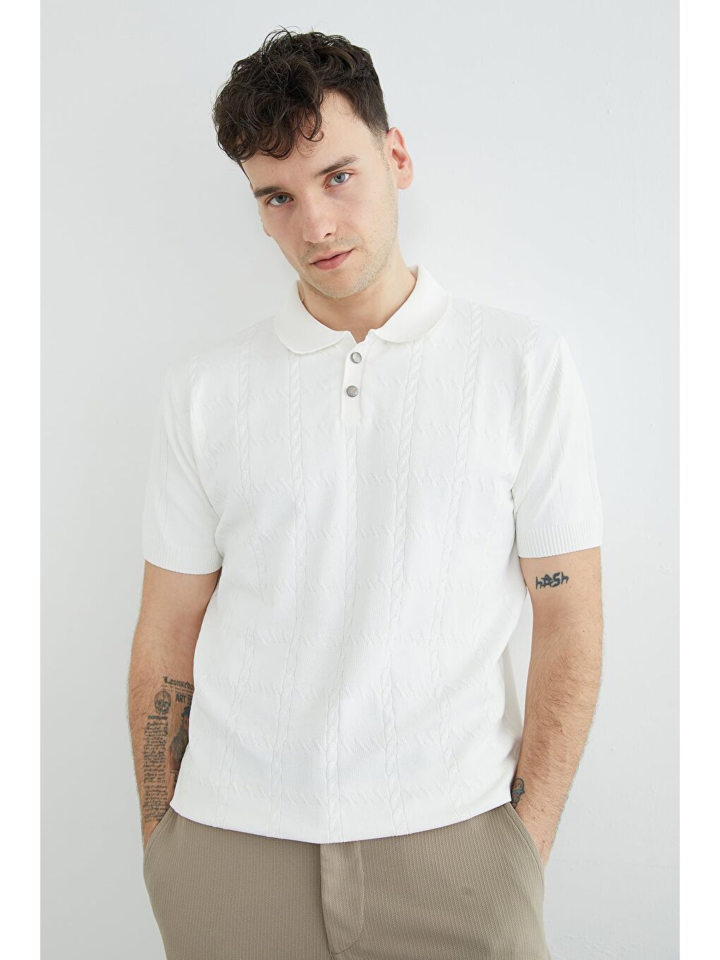 Ekru Örgü Desenli Polo Yaka Triko Tişört-3