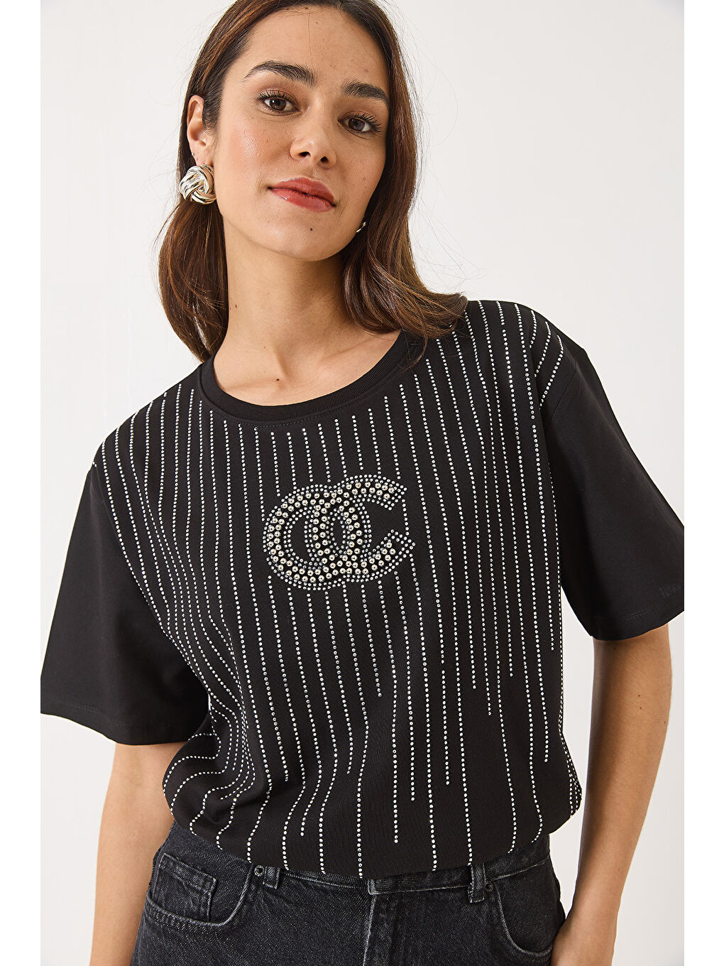 Siyah Kadın Bisiklet Yaka Kısa Kollu Boncuk Taş Baskılı Salaş T-Shirt-3