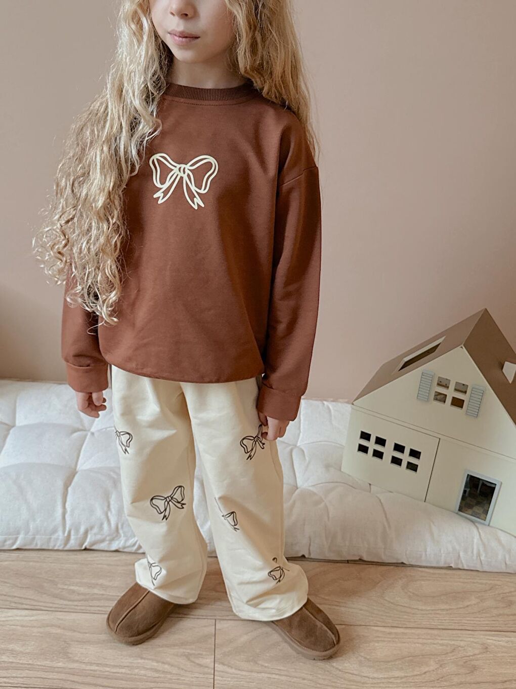 Kız Çocuk Pamuklu Fiyonk Desenli Eşofman Takımı Kahverengi-3