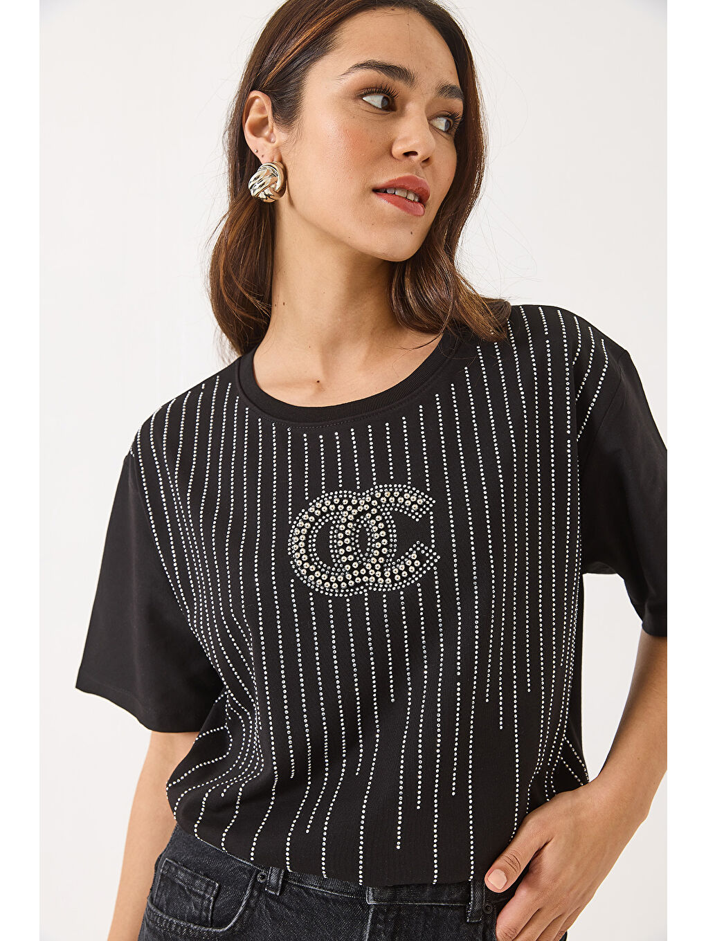 Siyah Kadın Bisiklet Yaka Kısa Kollu Boncuk Taş Baskılı Salaş T-Shirt-4