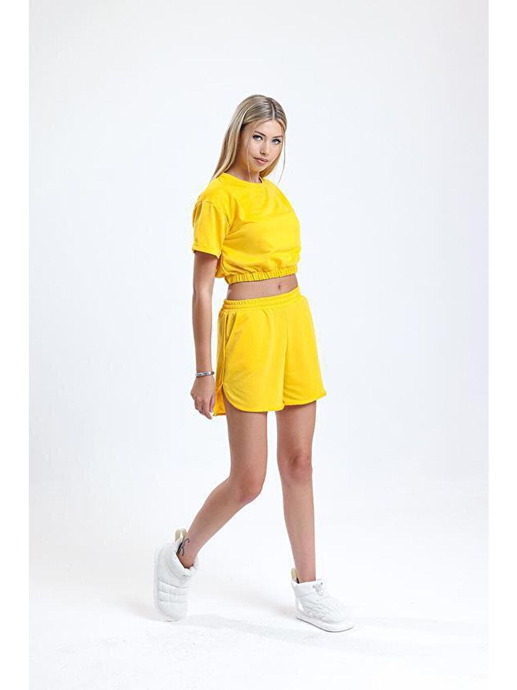 Sarı Bisiklet Yaka Kısa Kollu Crop Şortlu Kadın Pijama Takımı