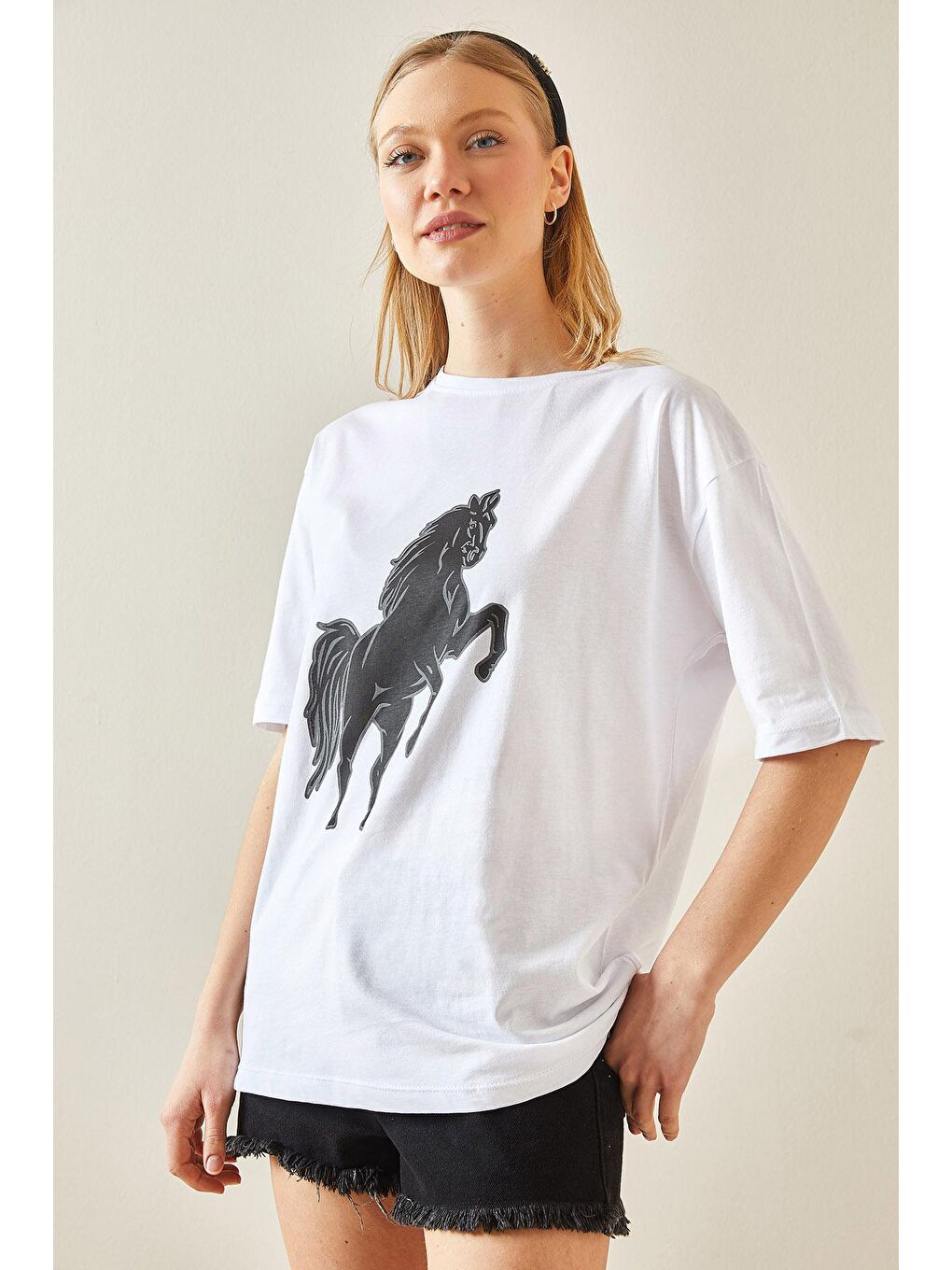 Beyaz Bisiklet Yaka Basklı Oversize Tişört 5YXK1-48232-01