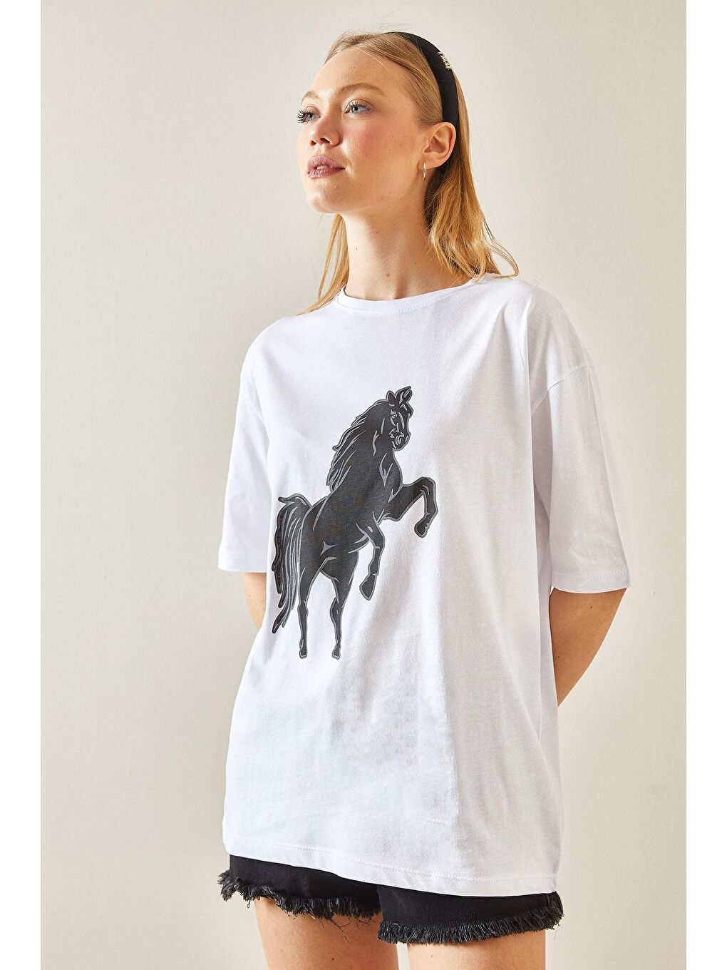 Beyaz Bisiklet Yaka Basklı Oversize Tişört 5YXK1-48232-01-2