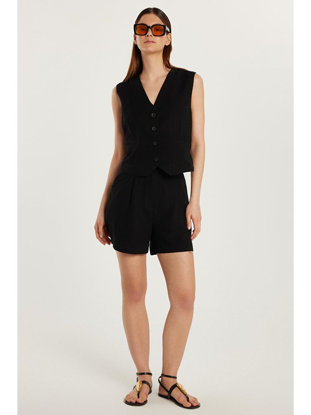 Kadın Regular Fit Klasik Kesim Sıfır Kol Kruvaze Yaka Düğmeli Siyah Yelek Şort Takım-3