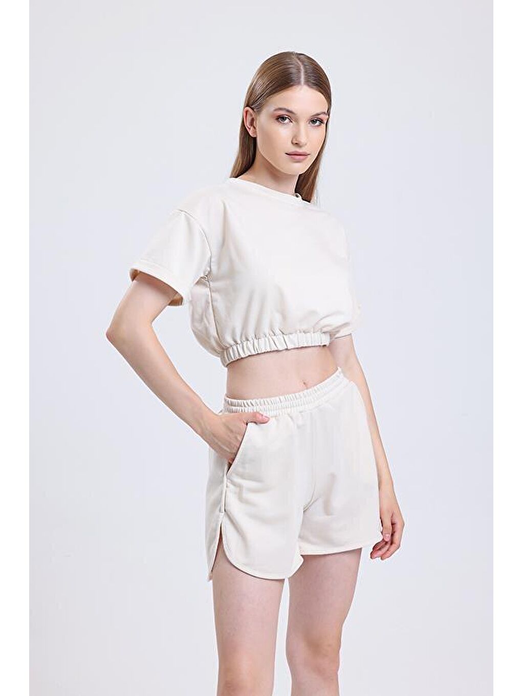 Ekru Bisiklet Yaka Kısa Kollu Crop Şortlu Kadın Pijama Takımı