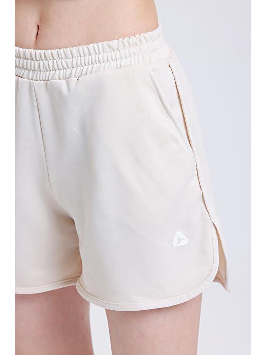 Ekru Bisiklet Yaka Kısa Kollu Crop Şortlu Kadın Pijama Takımı-1