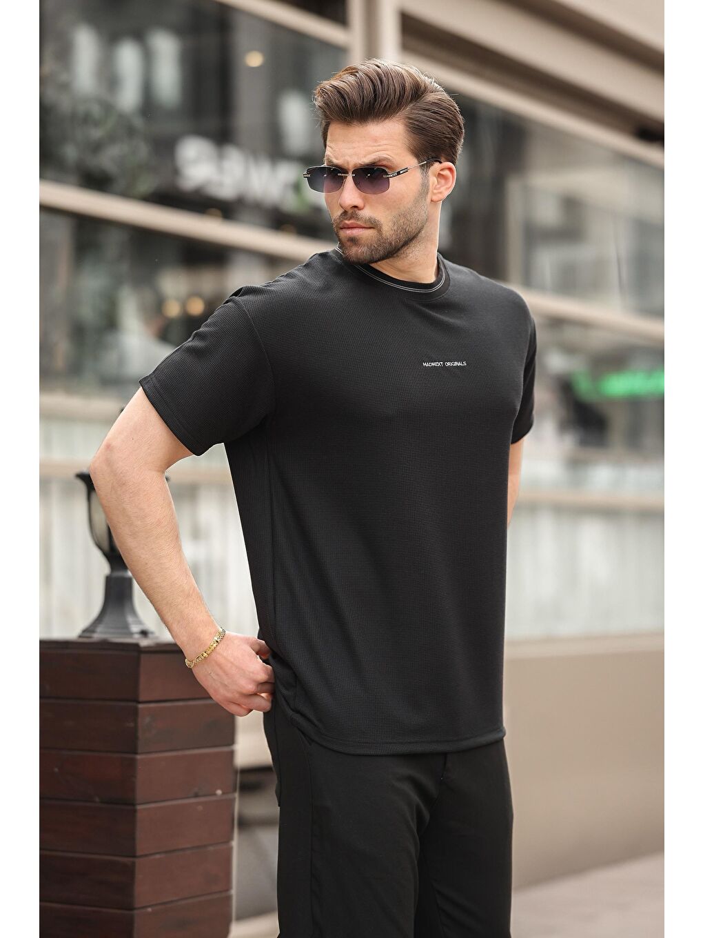 Siyah Nakış Detaylı Basic Erkek T-Shirt E7106-1