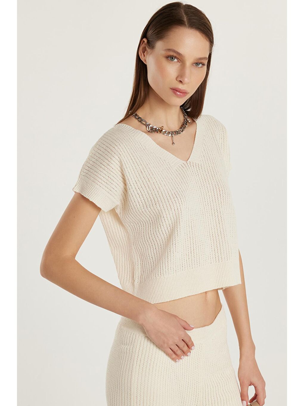 Kadın Standart Fit Kısa Kollu V Yaka Geniş Paça Ekru Tişört Pantolon Takım-1