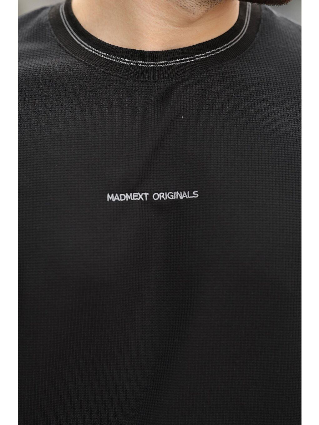 Siyah Nakış Detaylı Basic Erkek T-Shirt E7106-2