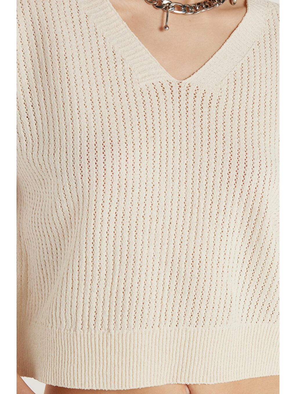 Kadın Standart Fit Kısa Kollu V Yaka Geniş Paça Ekru Tişört Pantolon Takım-2