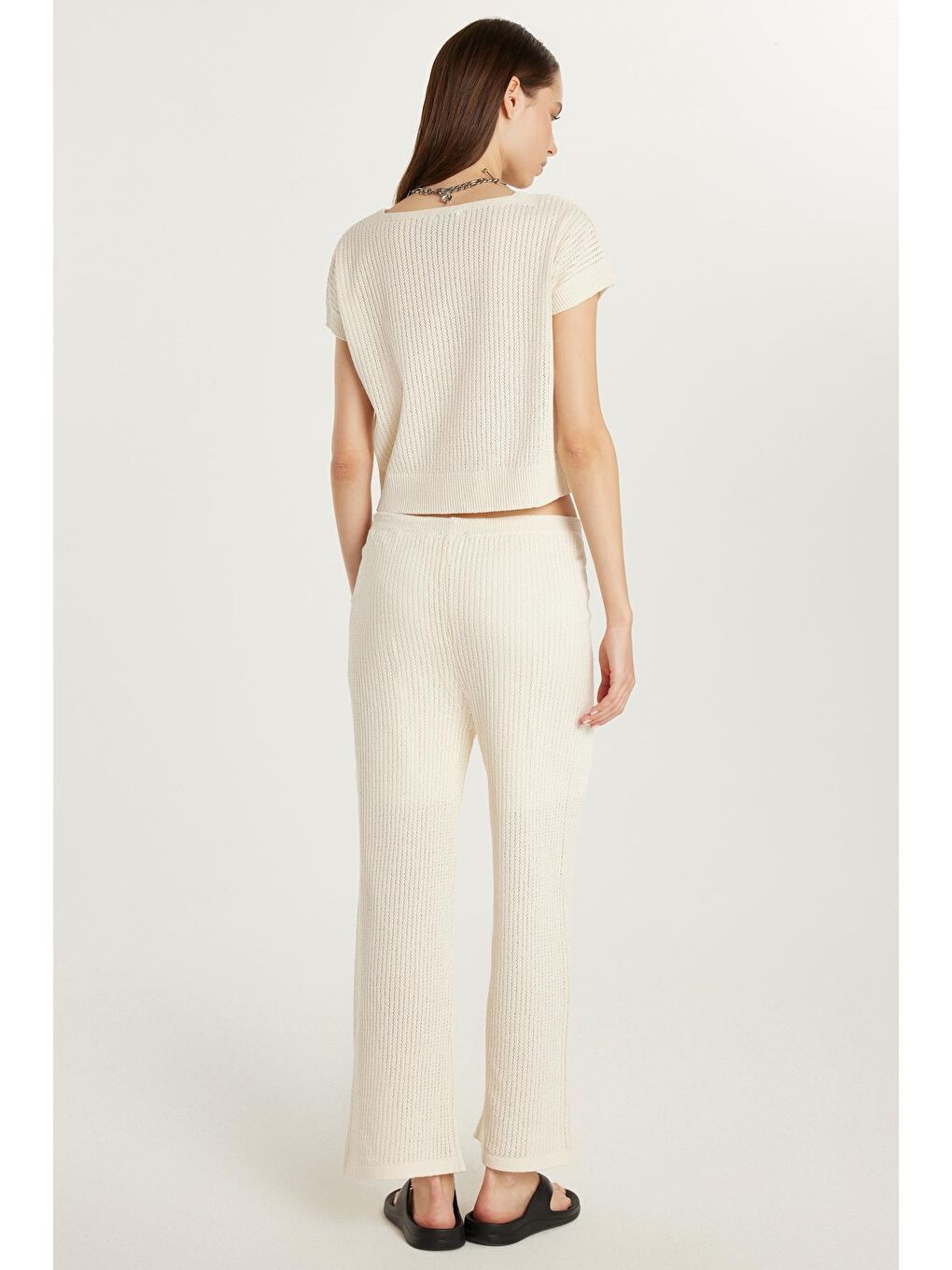 Kadın Standart Fit Kısa Kollu V Yaka Geniş Paça Ekru Tişört Pantolon Takım-4