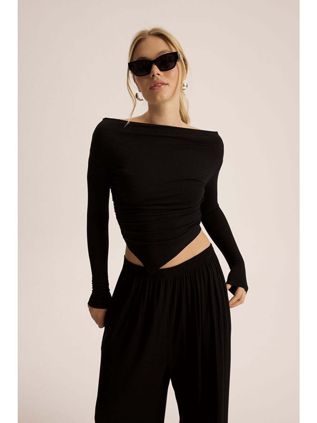 Apolline Üçgen Kesim Siyah Crop Pantolon Takım-1