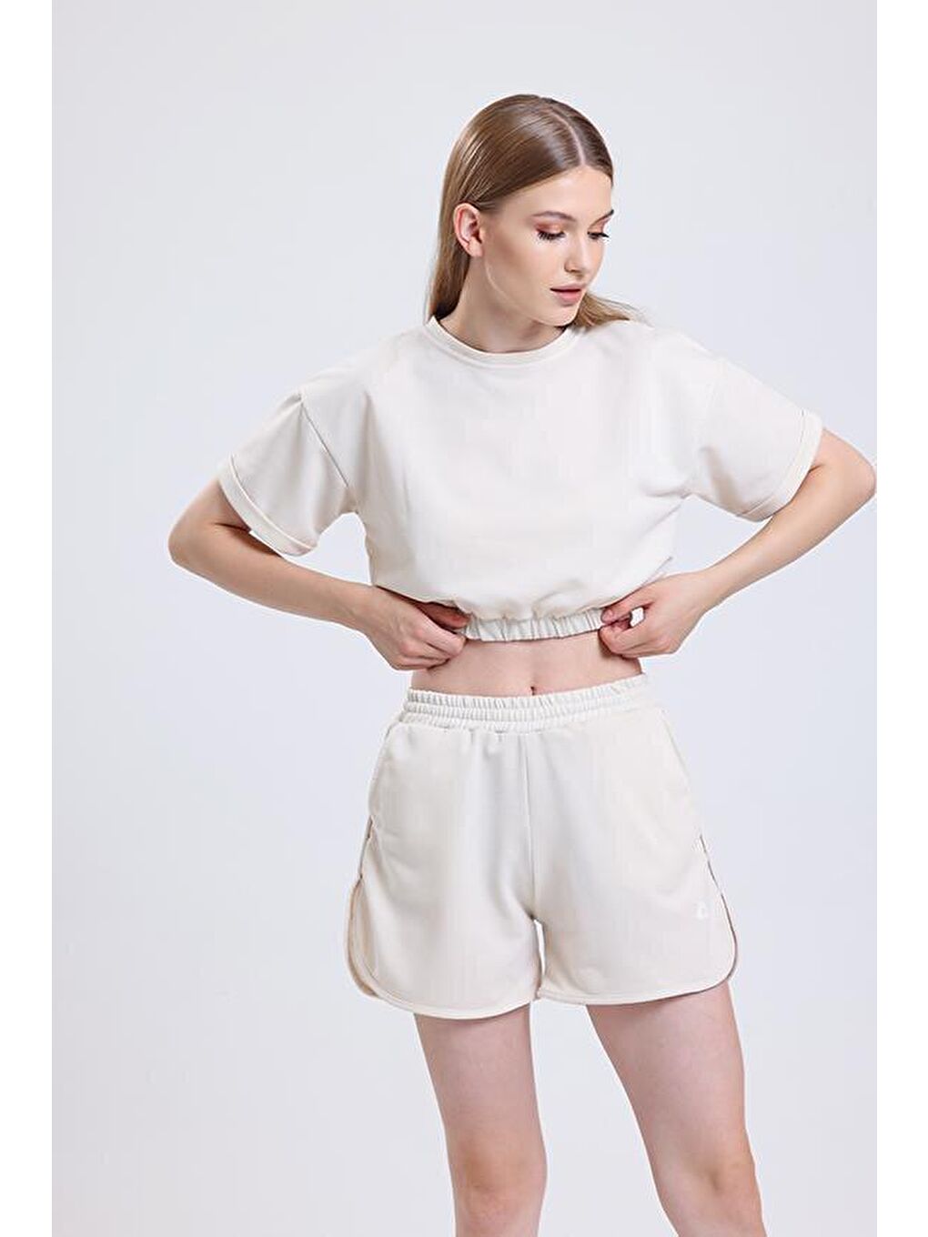 Ekru Bisiklet Yaka Kısa Kollu Crop Şortlu Kadın Pijama Takımı-3