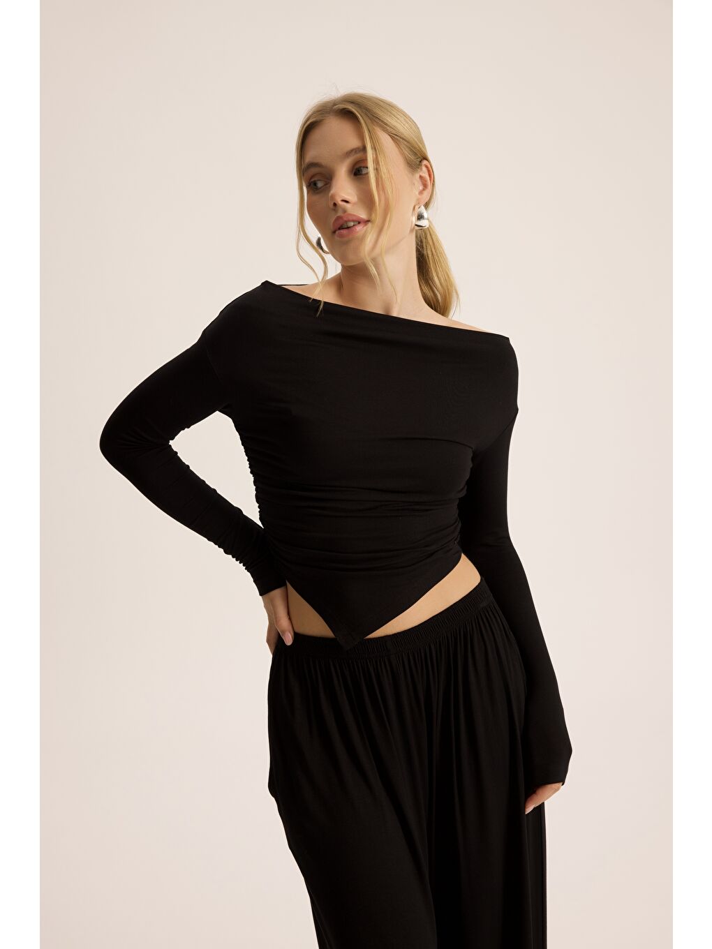 Apolline Üçgen Kesim Siyah Crop Pantolon Takım-2