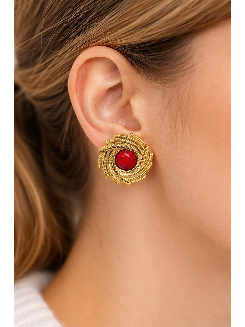 Sarı Paslanmaz Çelik Kırmızı Taşlı Kadın Küpe