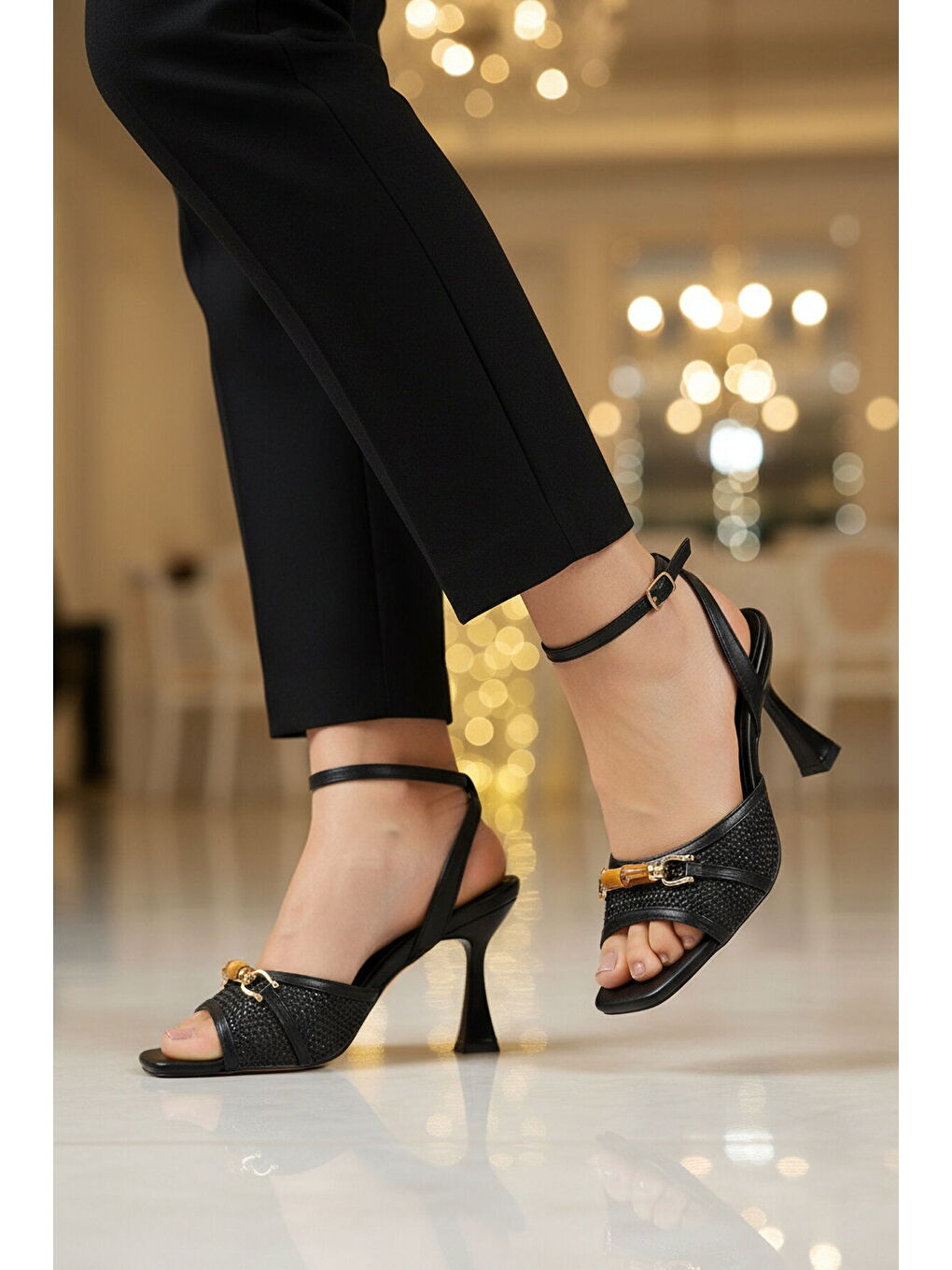 Siyah Bilekten Bantlı İnce Uzun Topuklu Ayakkabı 655584 Z-2