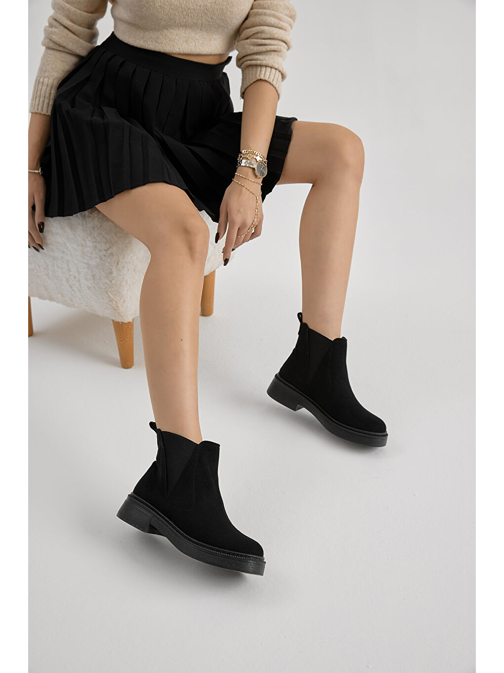 Kadın Siyah Süet Kalın Termo Taban Yanı V Lastikli Bot