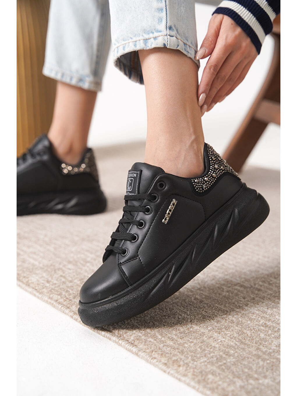 Siyah D0529 Günlük Ortopedik Kadın Sneaker Spor Ayakkabı-1