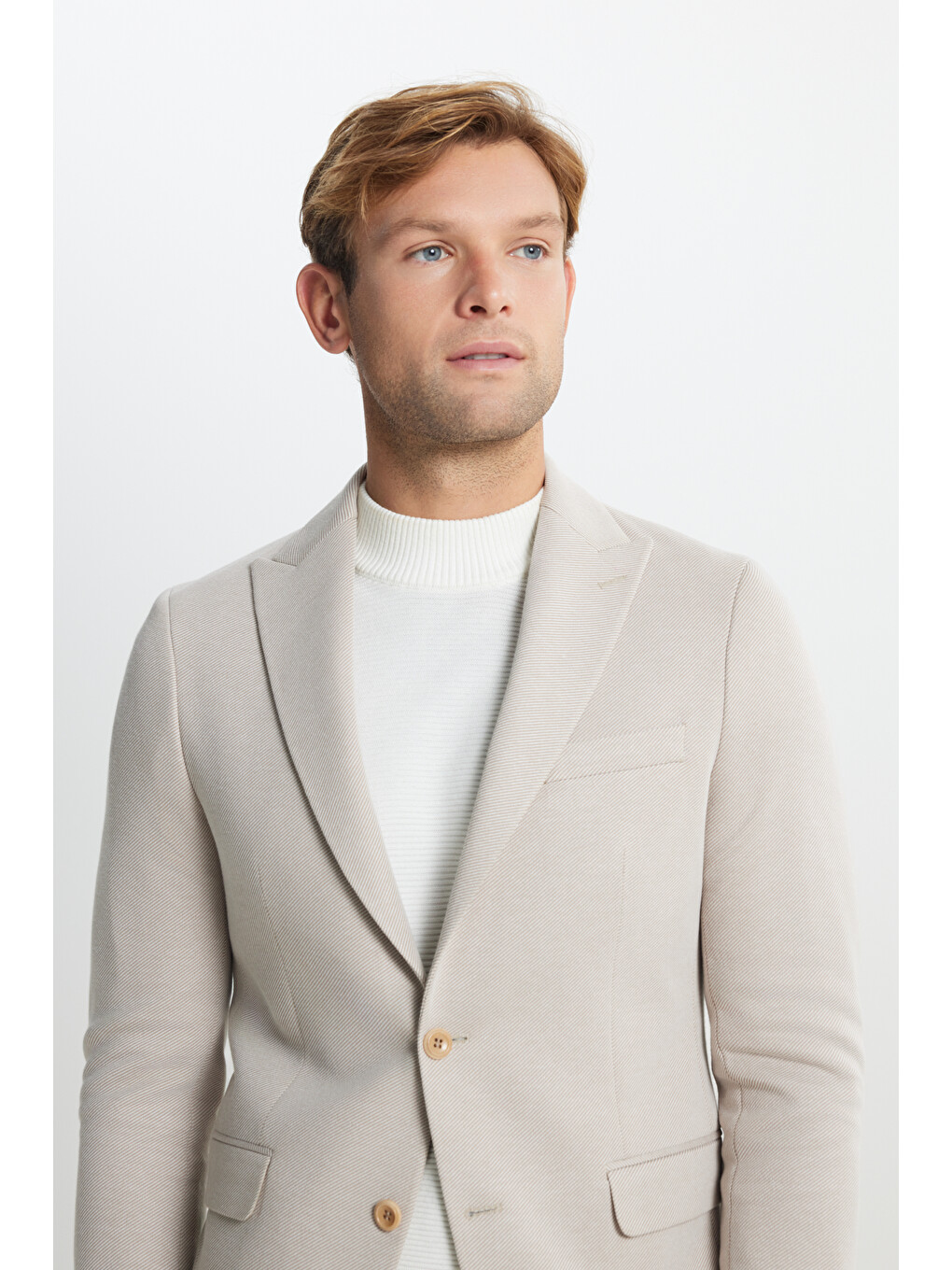 Erkek Bej Pamuklu Slim Fit Dar Kesim Kırlangıç Yaka Diagonal Desenli Kapak Cepli Ceket-3