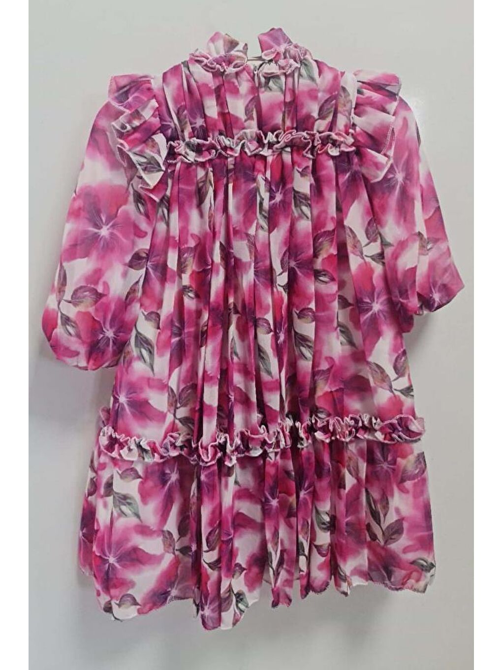 Kız Çocuk Yakası ve Omuzları Fırfır Detaylı Çiçek İşlemeli Pliseli Pembe Elbise-1