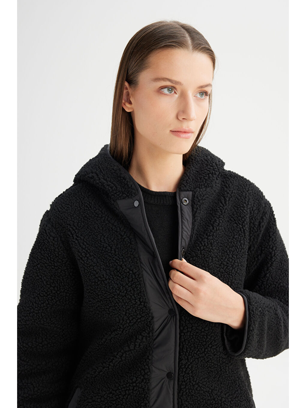 Regular Fit Normal Kesim Kapüşonlu Siyah Kapitoneli Mont-3