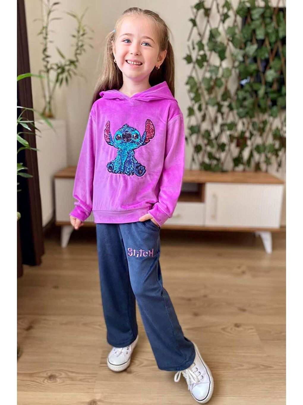 Kız Çocuk Stitch Karakter Baskılı Pullu Sweatshirt Mor Kadife Eşofman Takım