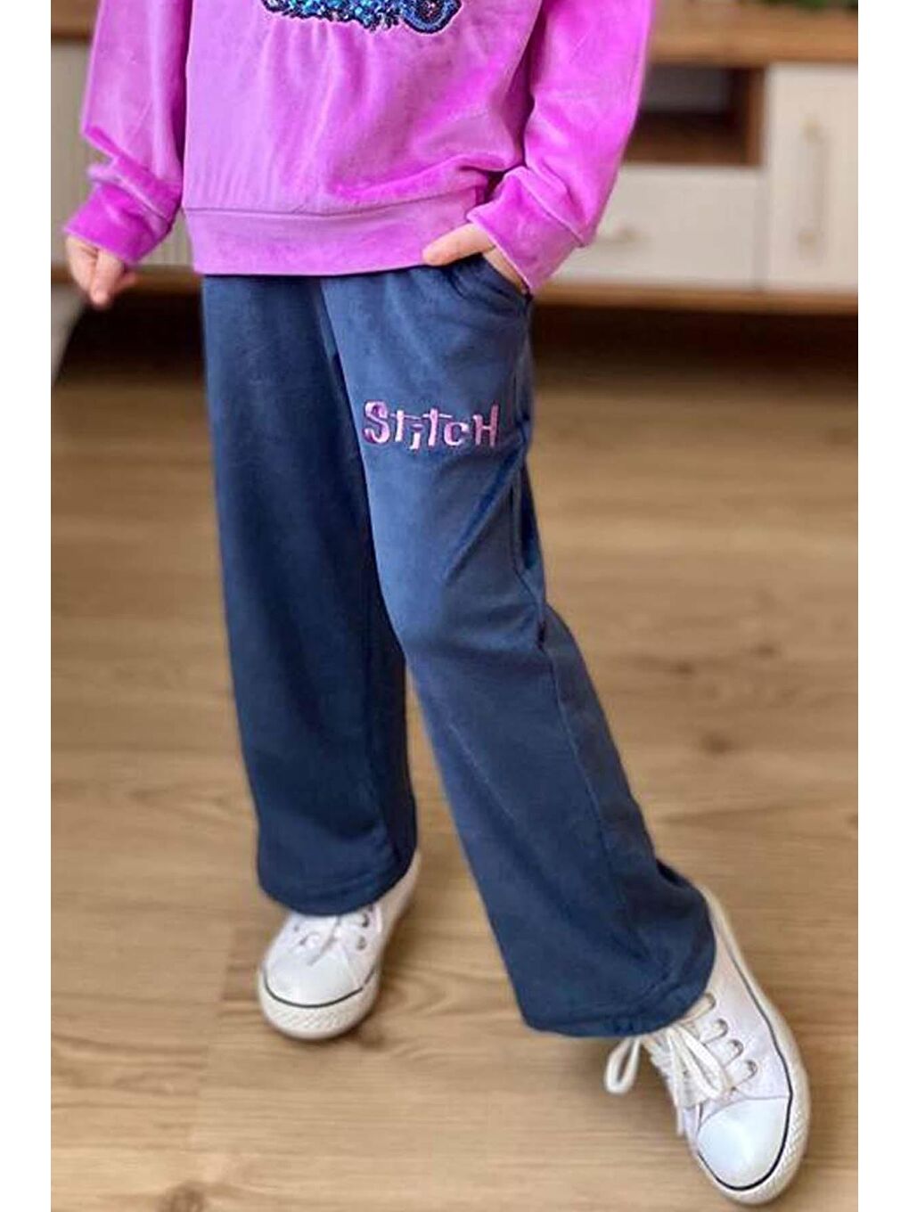 Kız Çocuk Stitch Karakter Baskılı Pullu Sweatshirt Mor Kadife Eşofman Takım-1
