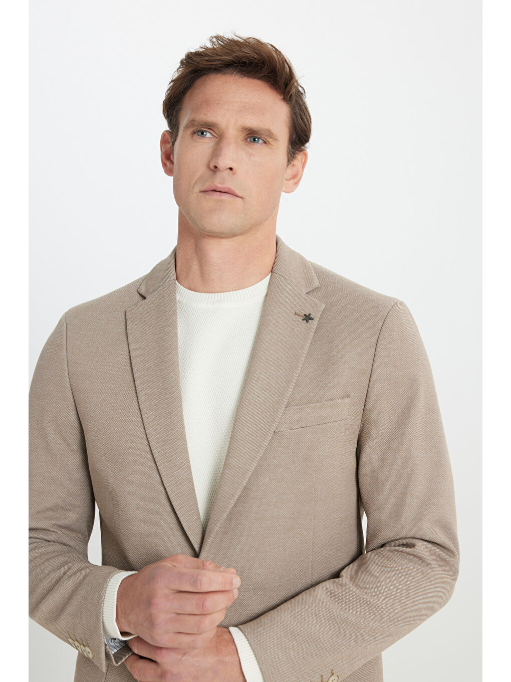 Erkek Bej Dar Kesim Mono Yaka Armürlü Torba Cepli Ceket-3