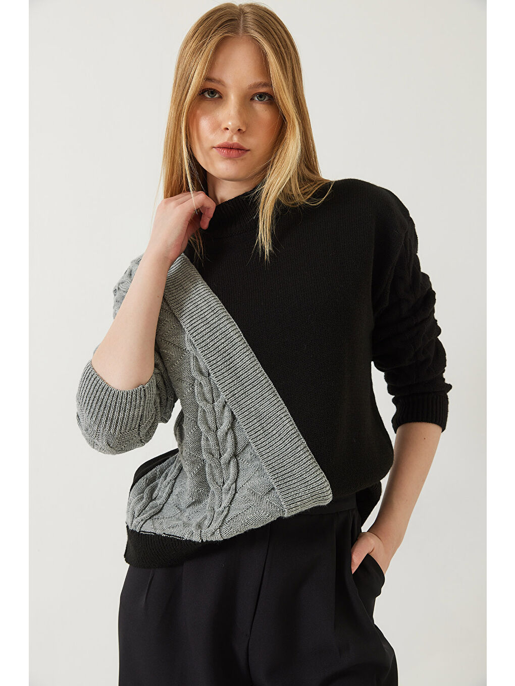 Siyah Kadın Parçalı Triko Kazak-1