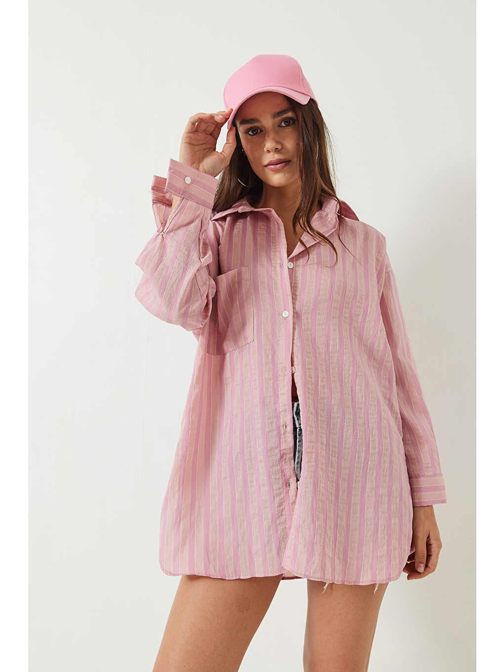 Pembe Kadın Tek Cep Detaylı Çizgili Oversize Gömlek-1