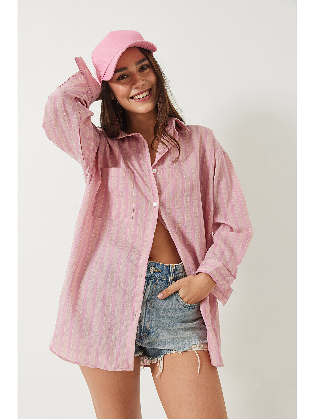 Pembe Kadın Tek Cep Detaylı Çizgili Oversize Gömlek-3