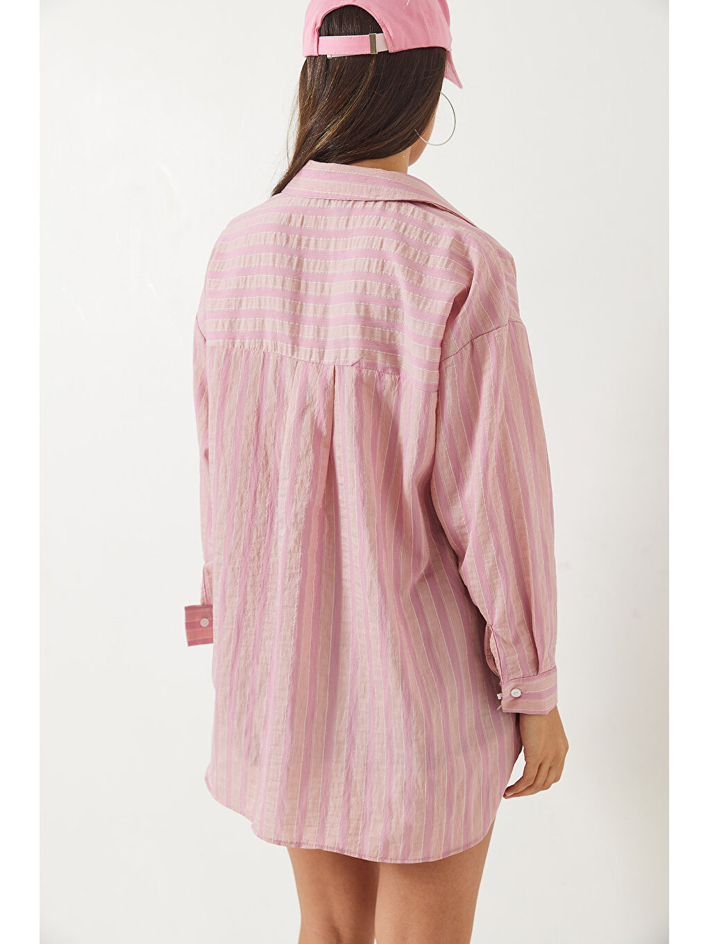 Pembe Kadın Tek Cep Detaylı Çizgili Oversize Gömlek-7