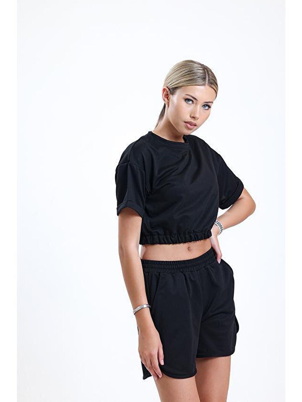 Siyah Bisiklet Yaka Kısa Kollu Crop Şortlu Kadın Pijama Takımı-4