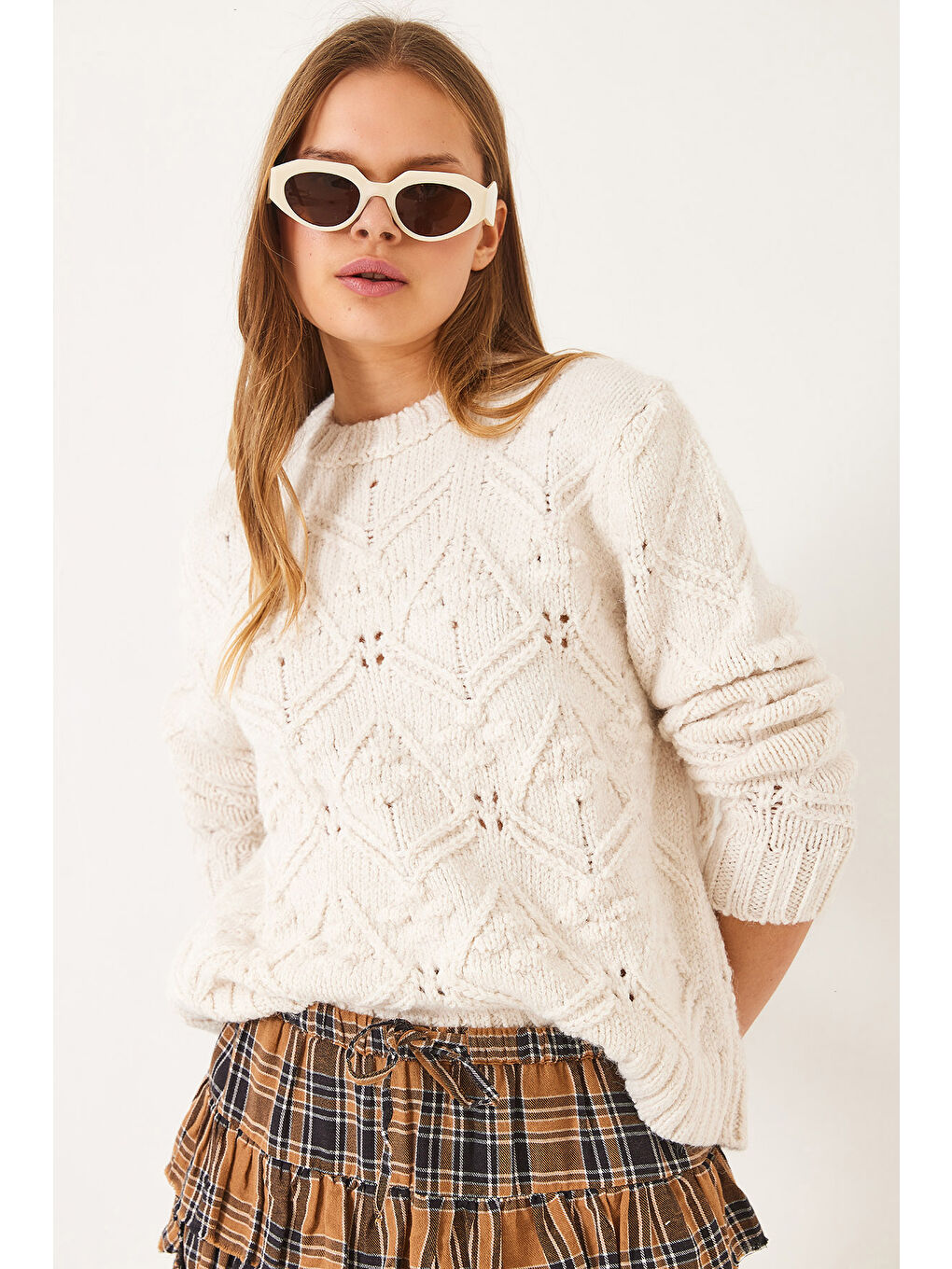 Ekru Kadın Ponpon Detaylı Triko Kazak-3