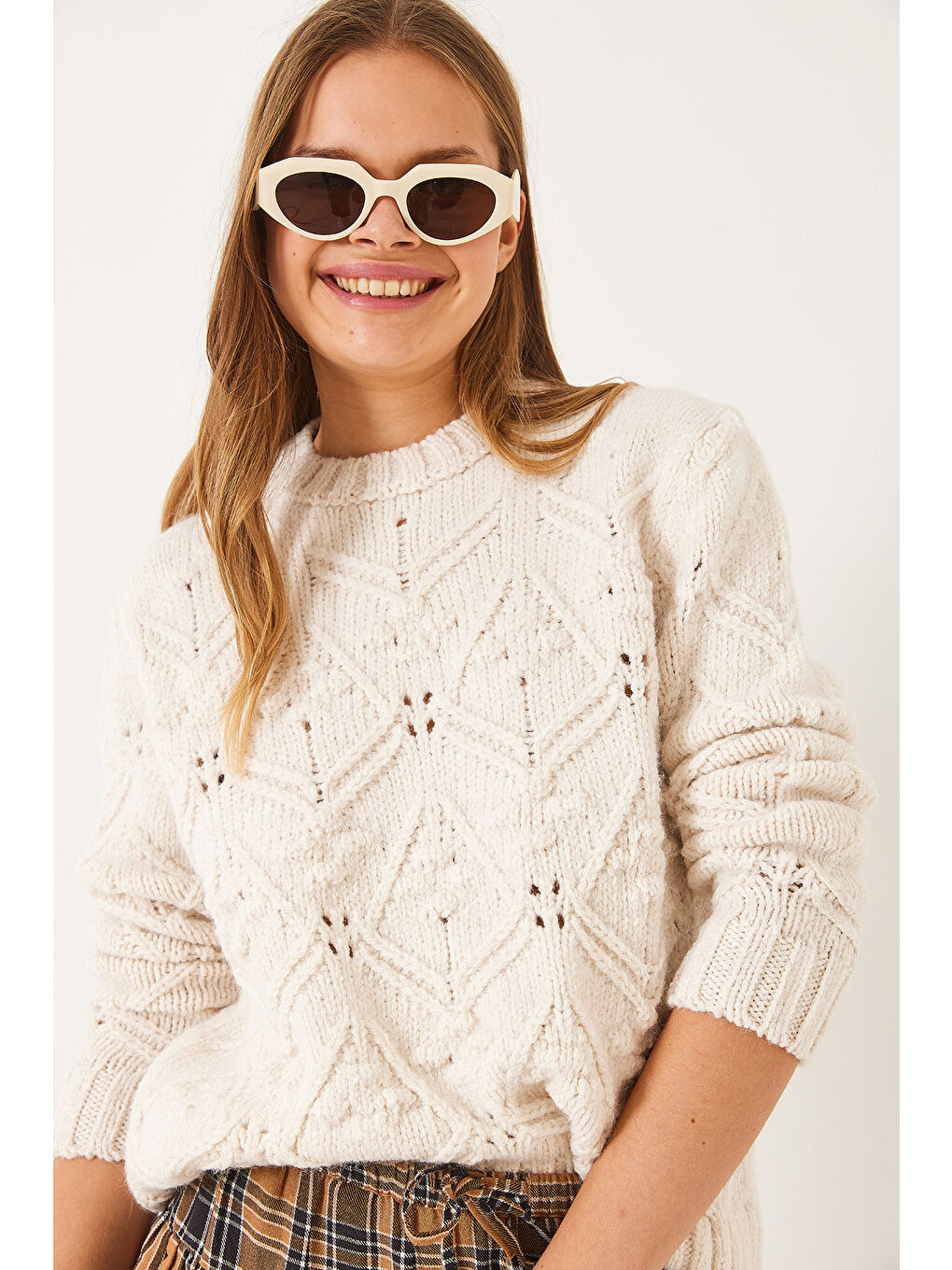 Ekru Kadın Ponpon Detaylı Triko Kazak-4