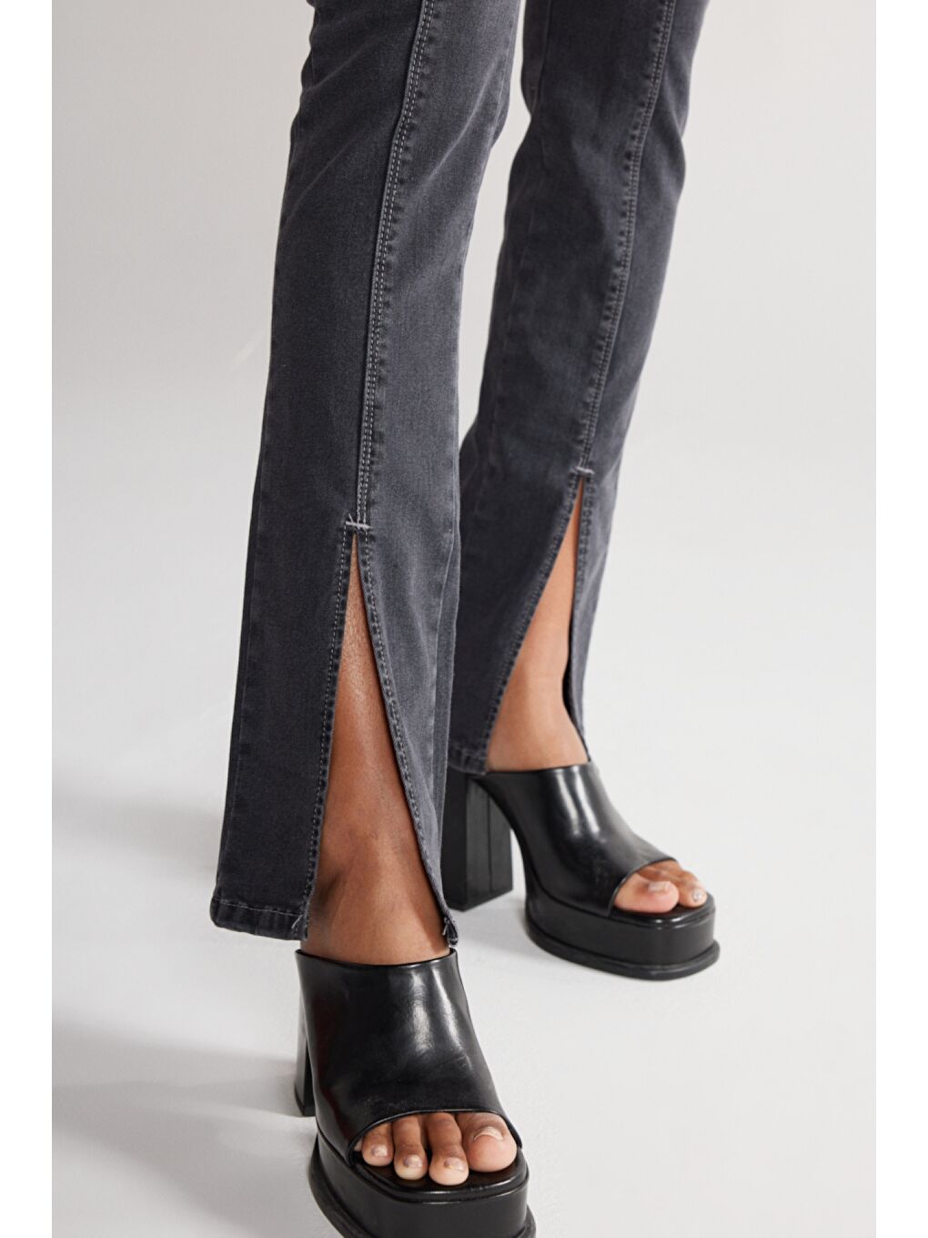 Wide Leg Fit Normal Bel Paça Yırtmaç Detaylı Siyah Esnek Jean Jean Pantolon-5