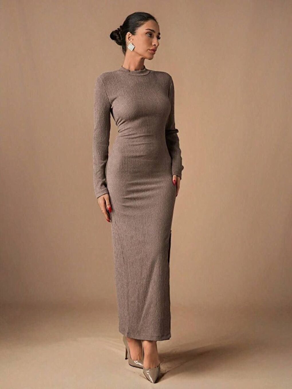 Kahverengi Kadın Uzun Kollu Yarım Balıkçı Yaka Bürümcük Kumaş Yırtmaç Detay Kalem Elbise