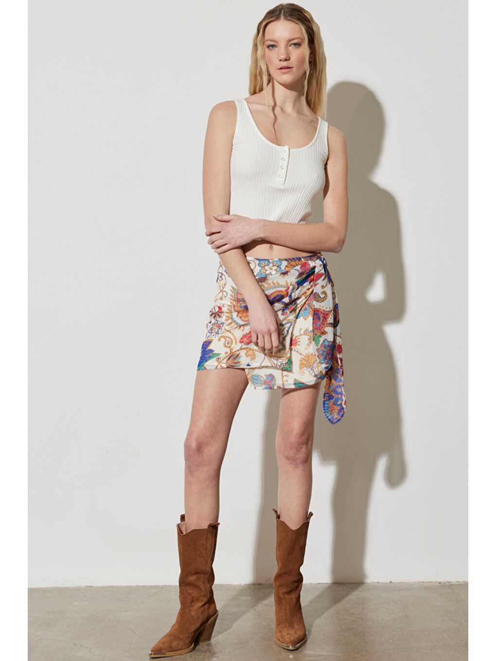 Karışık Regular Fit Normal Kesim Yüksek Bel Yandan Bağlamalı Kısa Etek-1