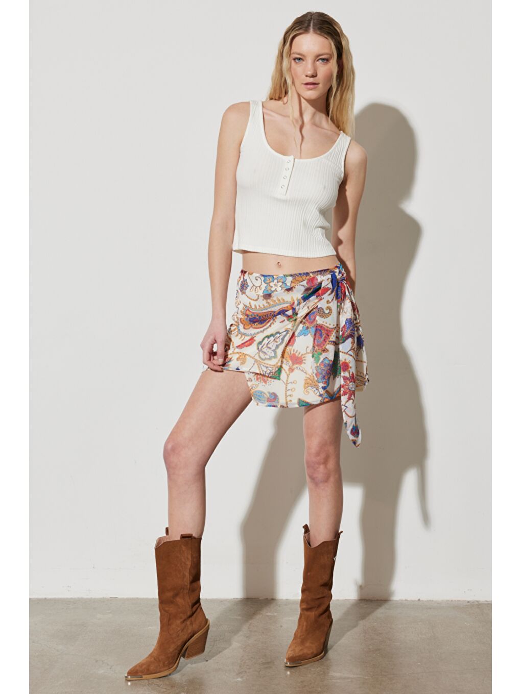 Karışık Regular Fit Normal Kesim Yüksek Bel Yandan Bağlamalı Kısa Etek-3