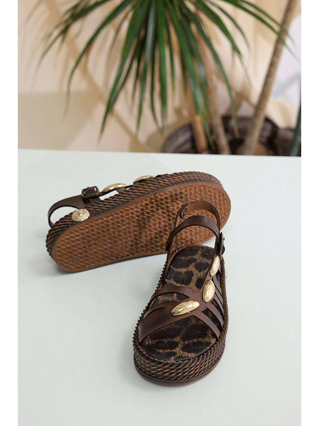 Kahverengi Kadın Taba Poli Taban Rahat Kalıp Toka Detaylı Sandalet-3