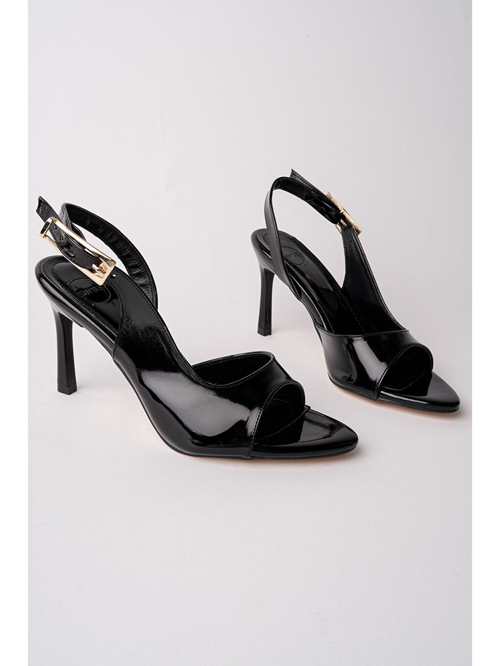 Siyah PURELİNE Rugan Sivri Burun İnce Topuk Arkası Açık Kadın Topuklu Ayakkabı