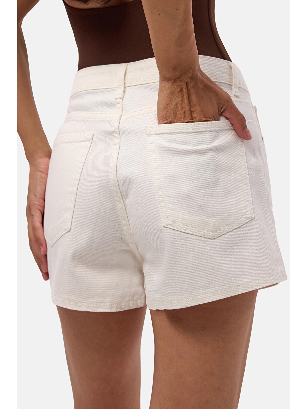 Kadın Kırık Beyaz 7s6-101 Mini Mom Denim Şort-1
