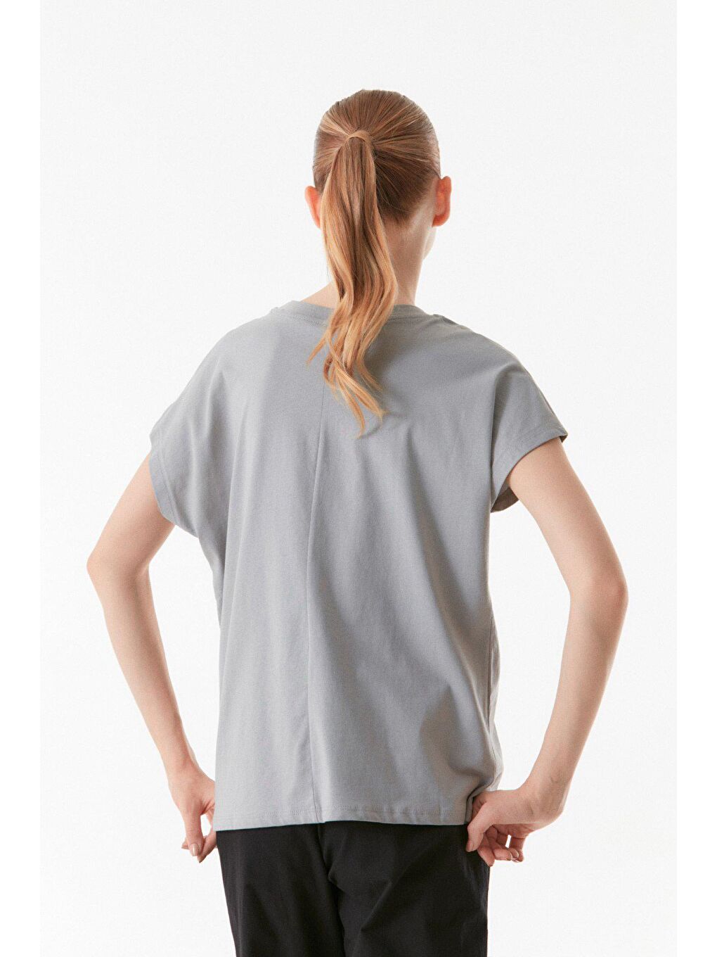 Gri Nakışlı Bisiklet Yaka Tişört-3