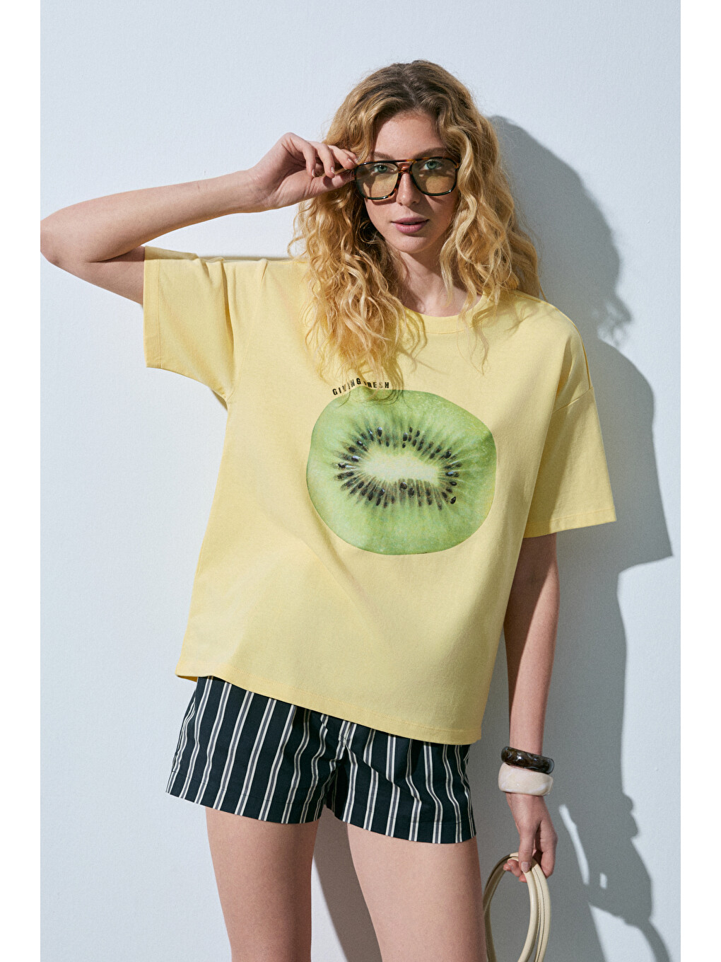 Sarı ASTERIVE Kadın Organik Pamuklu Baskılı Bisiklet Yaka Oversıze SARI T-Shirt-1