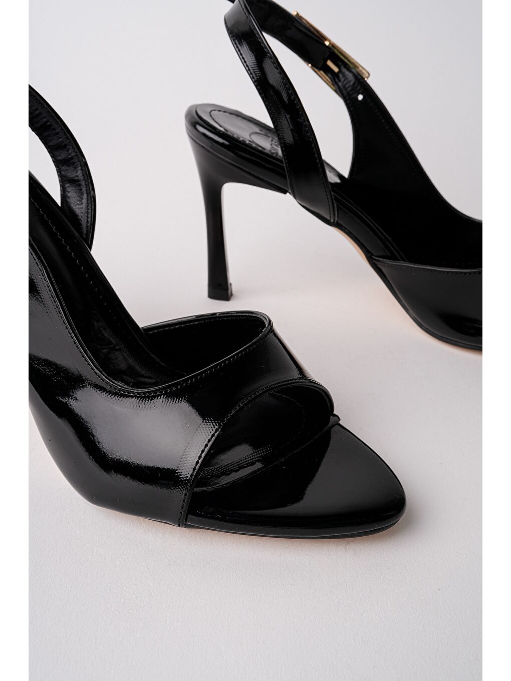 Siyah PURELİNE Rugan Sivri Burun İnce Topuk Arkası Açık Kadın Topuklu Ayakkabı-5